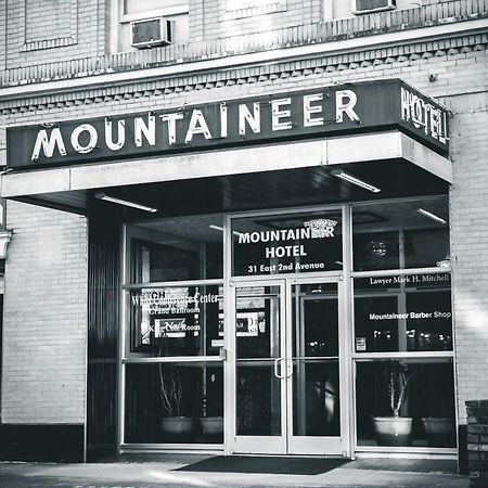 The Mountaineer Hotel Williamson ภายนอก รูปภาพ