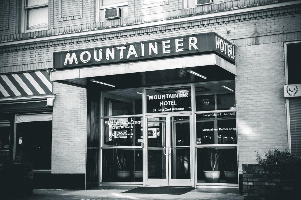 The Mountaineer Hotel Williamson ภายนอก รูปภาพ